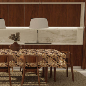 Tovaglia felpata cerata IDROREPELLENTE a fantasia foliage marrone